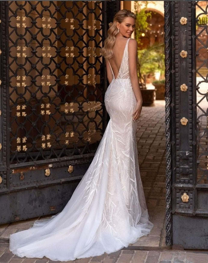 Beautiful White Appliqued Mermaid V-Neck  Backless Floor-Length Elegant Wedding Dresses HS22