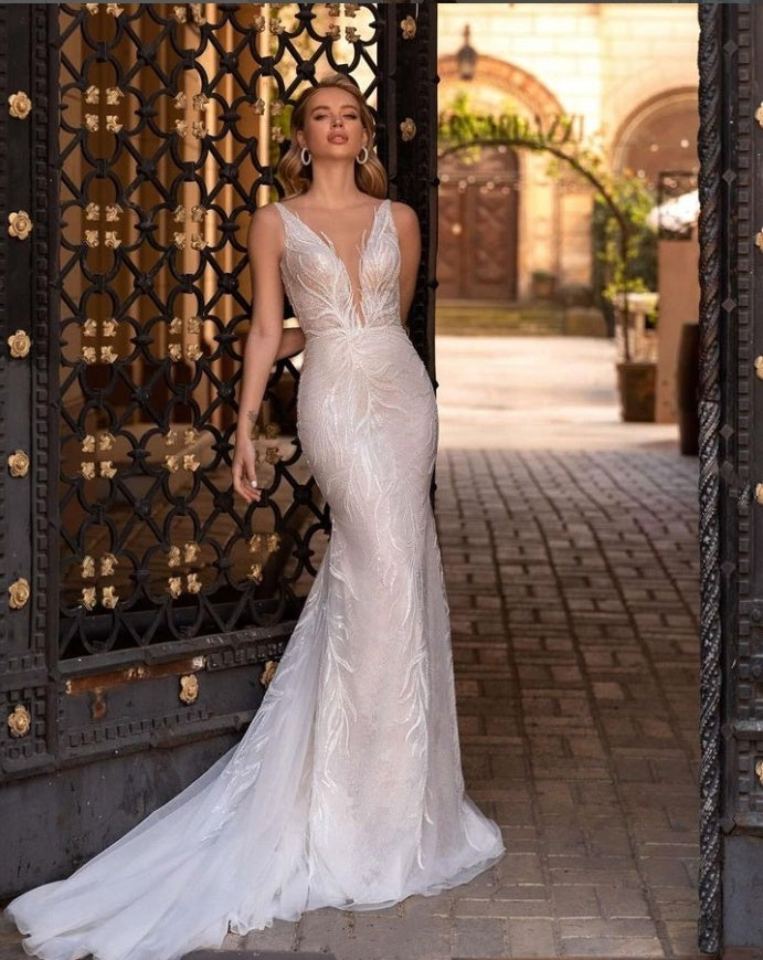 Beautiful White Appliqued Mermaid V-Neck  Backless Floor-Length Elegant Wedding Dresses HS22