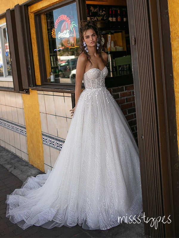 Vintage White Backless Appliqued Sweetheart Long A-Line With Tail Wedding Dresses HS45